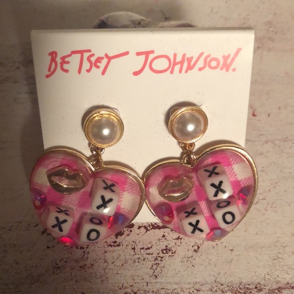 NWT Betsey Johnson Heart Shaped Faux Pearl Lips tic tac toe Valentine Earrings! - Picture 3 of 7